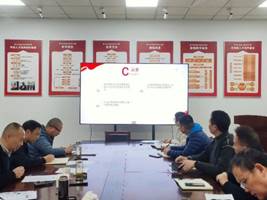 会议室里的人们描述已自动生成